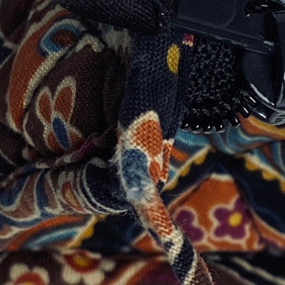 $5 when Bundled with 2 other items. 
Lot of 2 -Vera Bradley Kensington Pattern - Picture 3 of 14